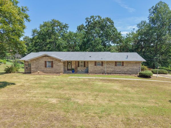 1636 Oak Hill Road, Tupelo, MS 38801