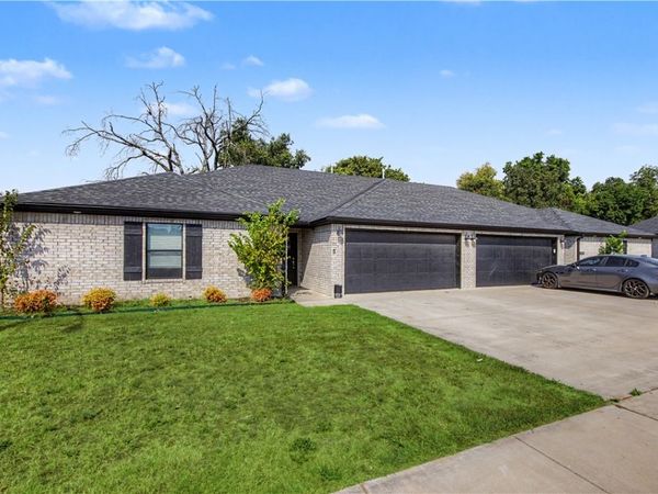 304 Tricha Circle , Unit A & B, Gravette, AR 72736