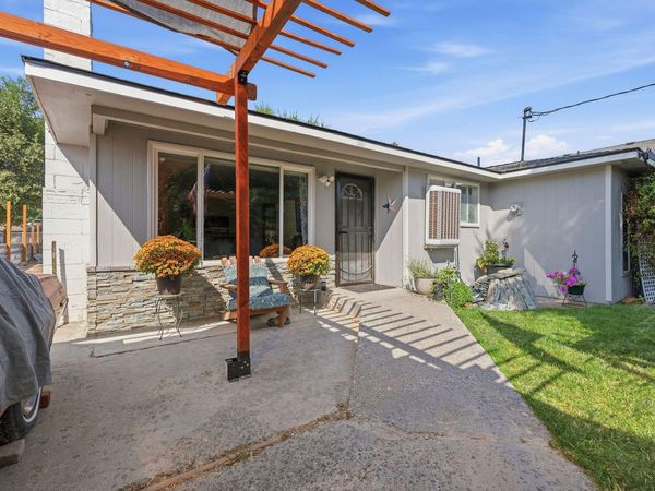 74 SE 11th Street, Madras, OR 97741