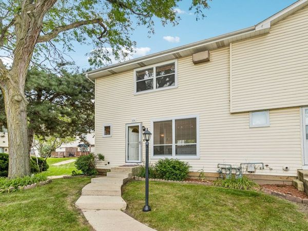 224 Raintree Court , Aurora, IL 60504