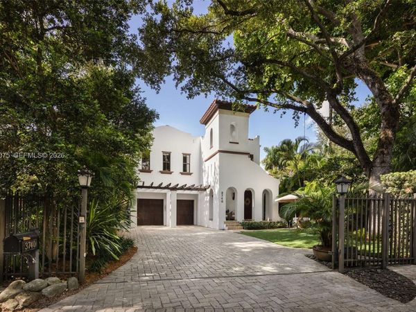3740 Irvington Ave , Coconut Grove, FL 33133