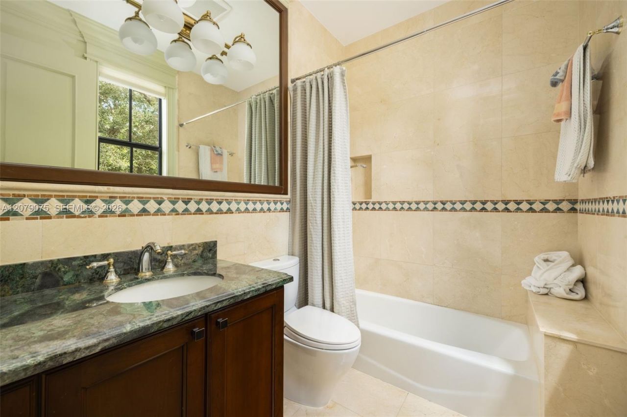 3740 Irvington Ave , Coconut Grove, FL 33133 Photo