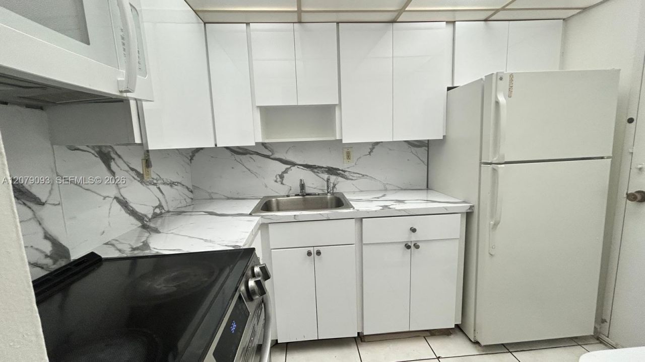 2899 Collins Ave, Unit 544, Miami Beach, FL 33140 Photo