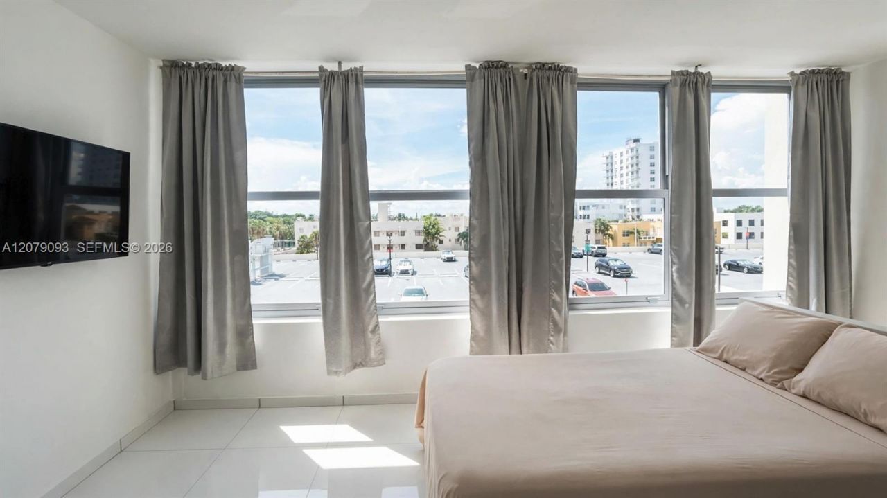 2899 Collins Ave, Unit 544, Miami Beach, FL 33140 Photo