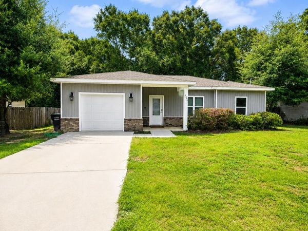 5940 Savannah Dr, Milton, FL 32570
