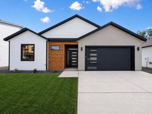 416 N Moen Ln, Greenacres, WA 99016
