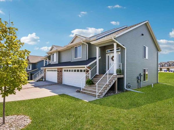 1255 Abraham Dr, North Liberty, IA 52317