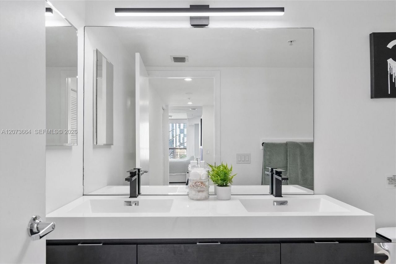 41 SE 5th St , Unit 1111, Miami, FL 33131 Photo
