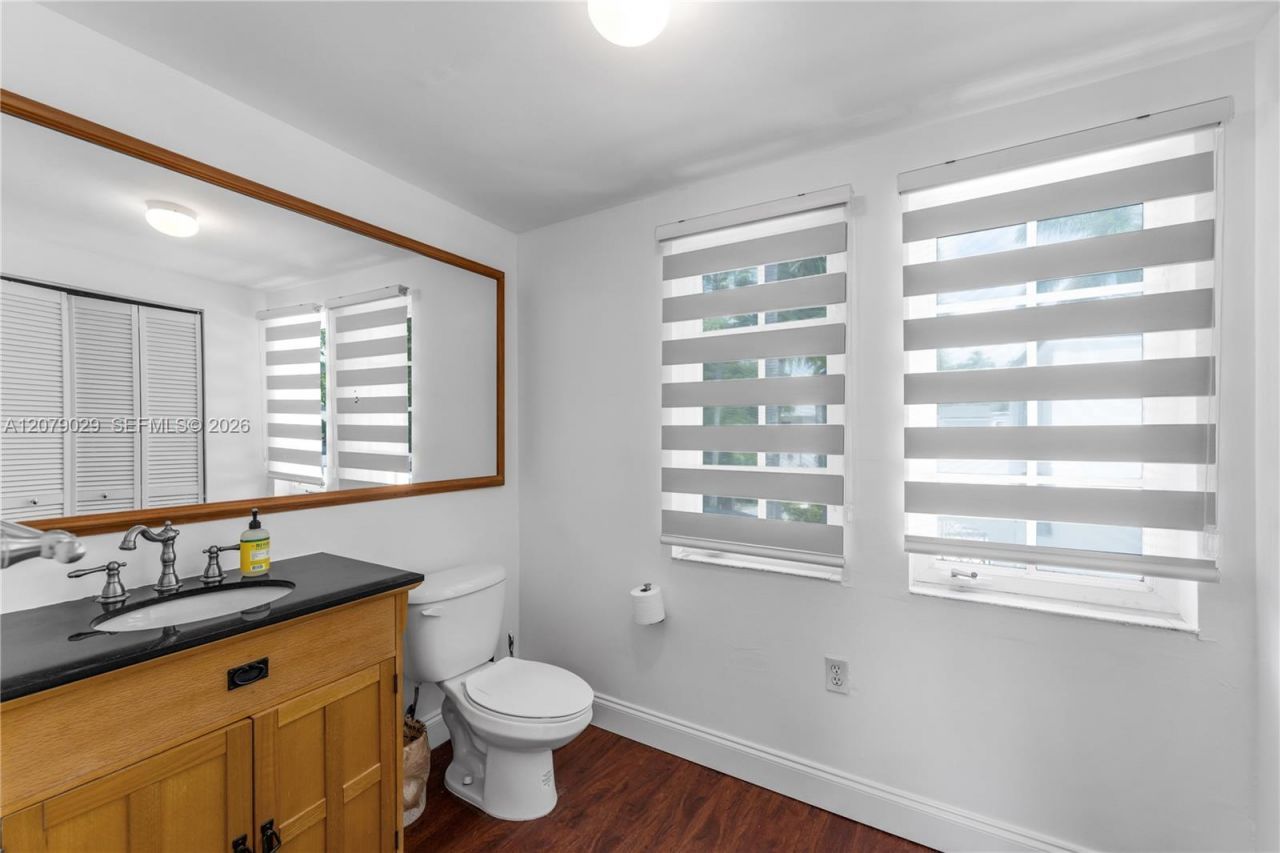 1826 Fairhaven Pl , Miami, FL 33133 Photo