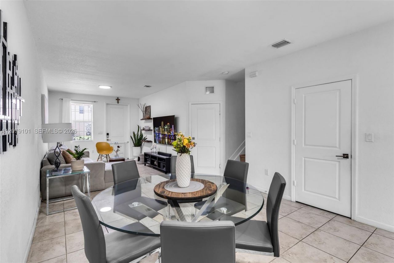 2438 SE 15 St, Homestead, FL 33035 Photo