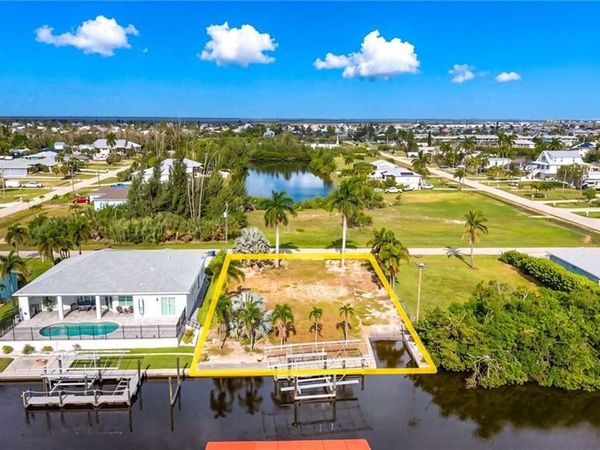 2744 Mangrove ST, ST. JAMES CITY, FL 33956