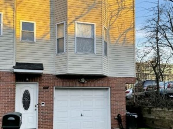 98 Hillyer St, Orange, NJ 07050