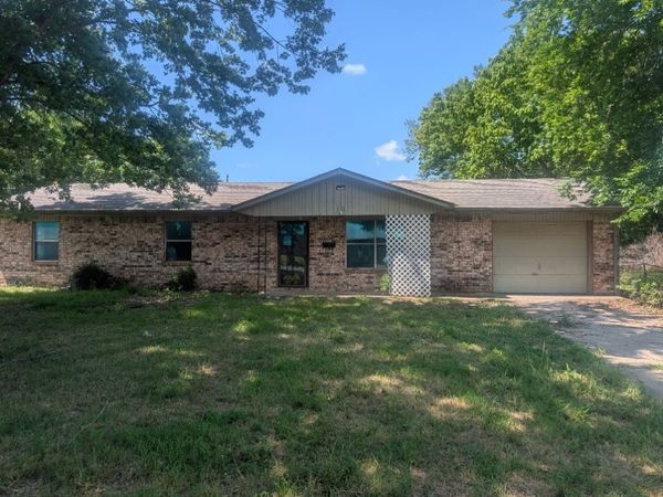 505 W Creek Drive , Okmulgee, OK 74447