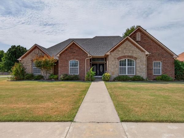 2815 SE Vicksburg Street, Bartlesville, OK 74006