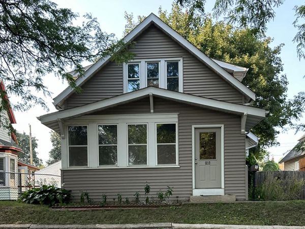 823 Juno Avenue , Saint Paul, MN 55102