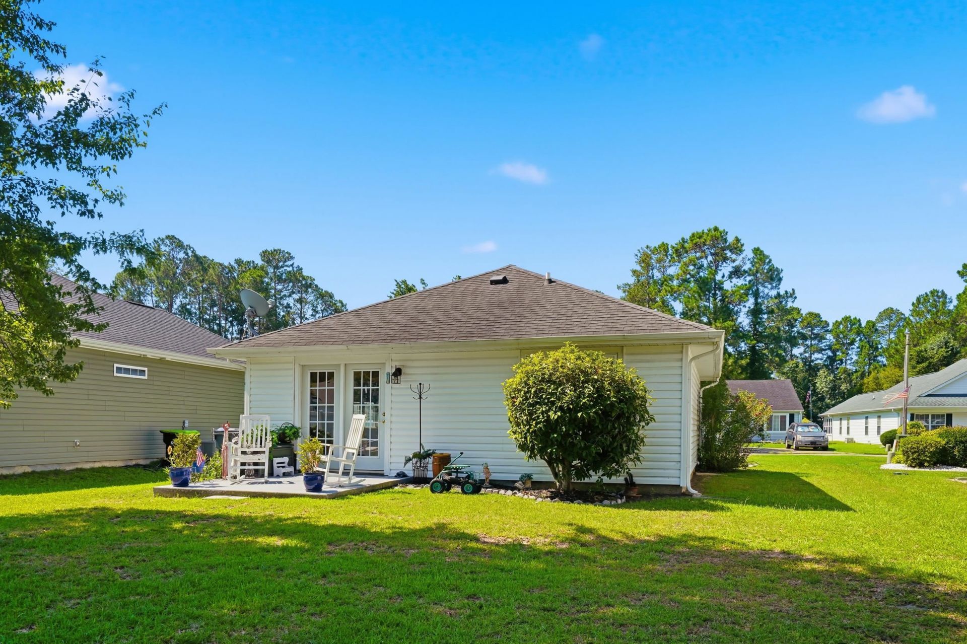 6615 Cherry Laurel Dr. Photo 3