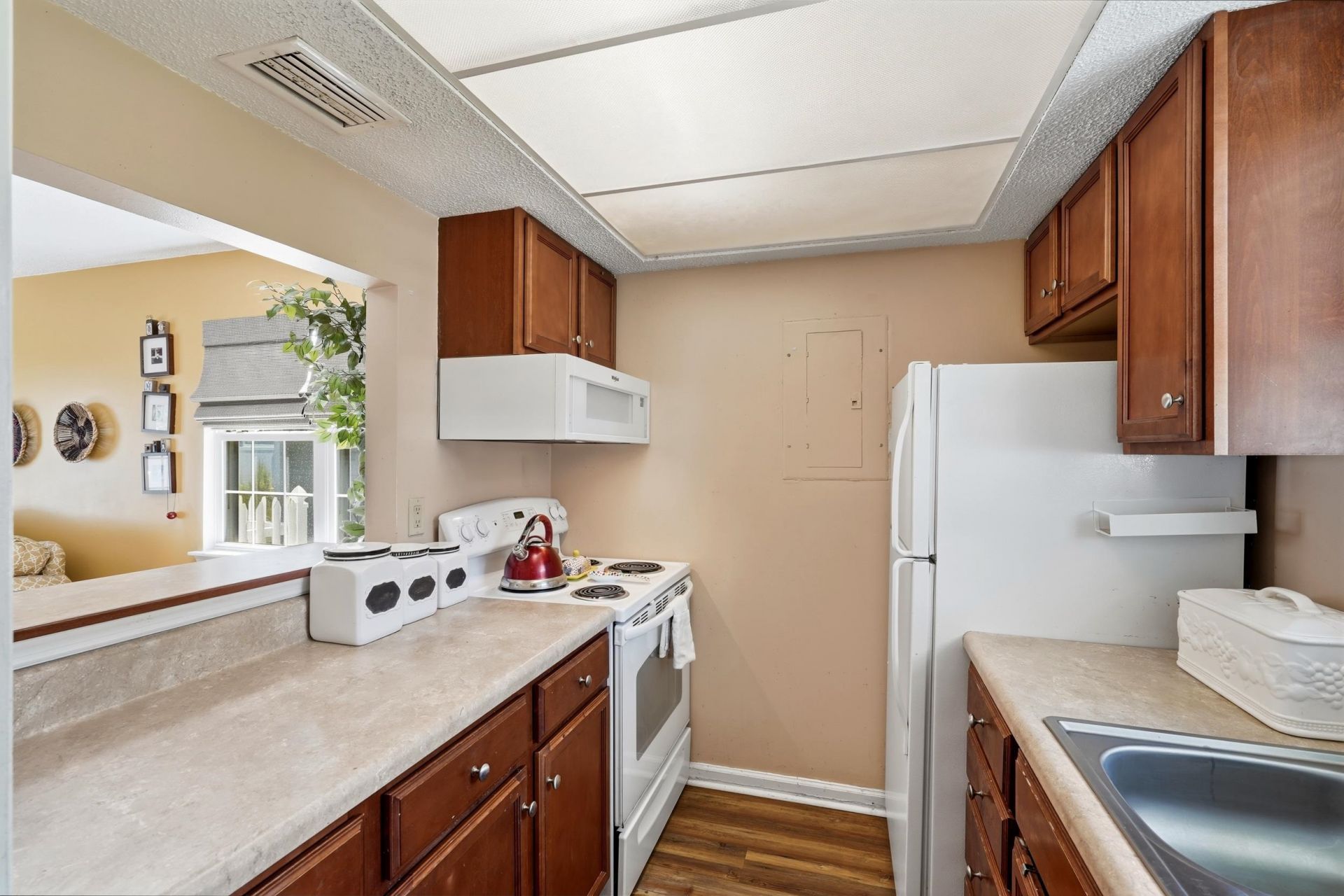 6615 Cherry Laurel Dr. Photo 6
