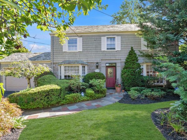 1559 Pebble Lane , Hewlett, NY 11557