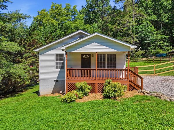 617 Bradley Avenue , La Fayette, GA 30728
