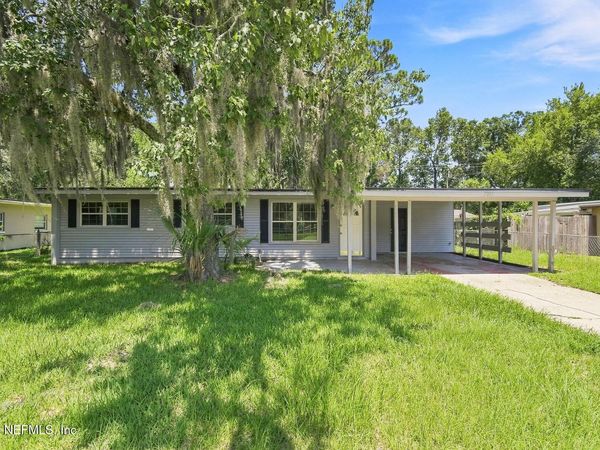 7001 CHARBOURG Avenue N, Jacksonville, FL 32205
