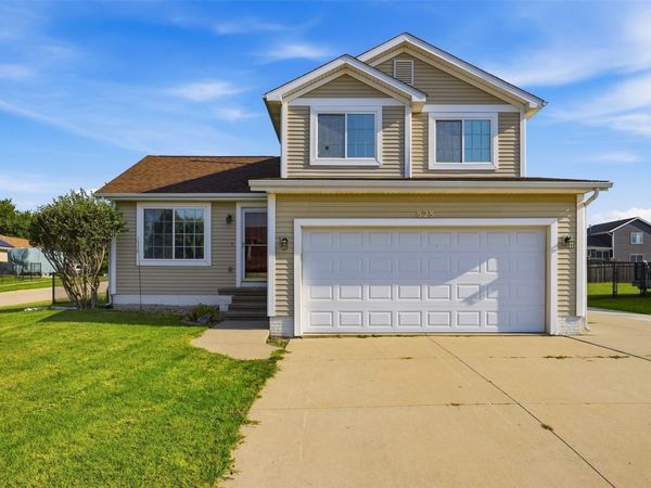 828 73rd NE, Cedar Rapids, IA 52402