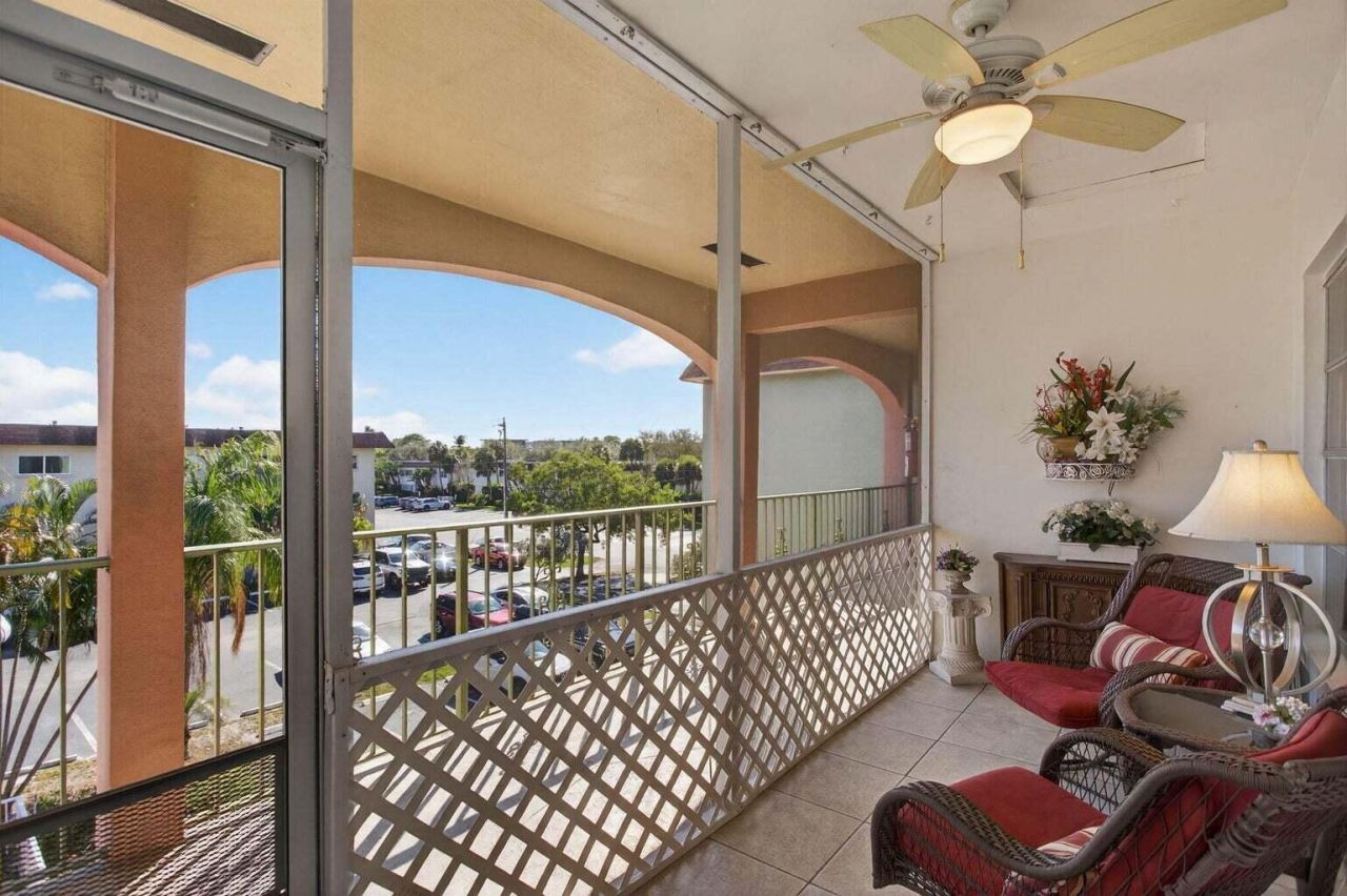 100 SE 6th Avenue, Unit 303, Pompano Beach, FL 33060 Photo