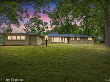 3988 Lakeland Lane, Bloomfield Hills, Mi 48302