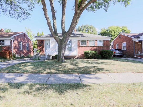 18441 Frazho Road , Roseville, Mi 48066