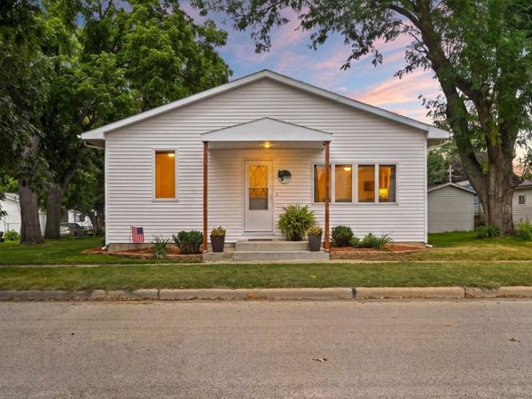 303 1st St. SW , Hopkinton, IA 52237