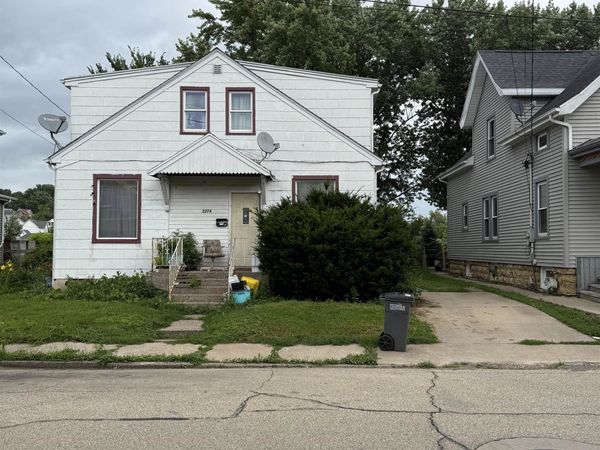2274 Washington Street, Dubuque, IA 52001