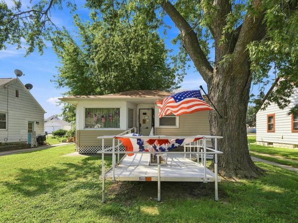 331 W 29th Street , Davenport, IA 52803
