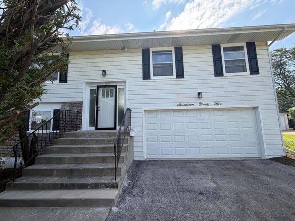 1795 Kent Road , Hoffman Estates, IL 60169