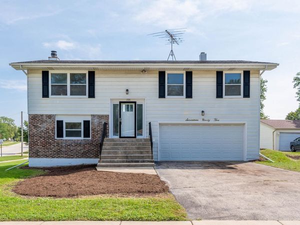 1795 Kent Road, Hoffman Estates, IL 60169