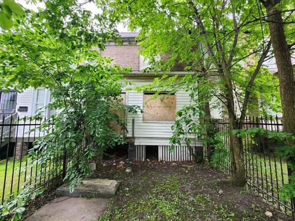 10525 S Corliss Avenue , Chicago, IL 60628