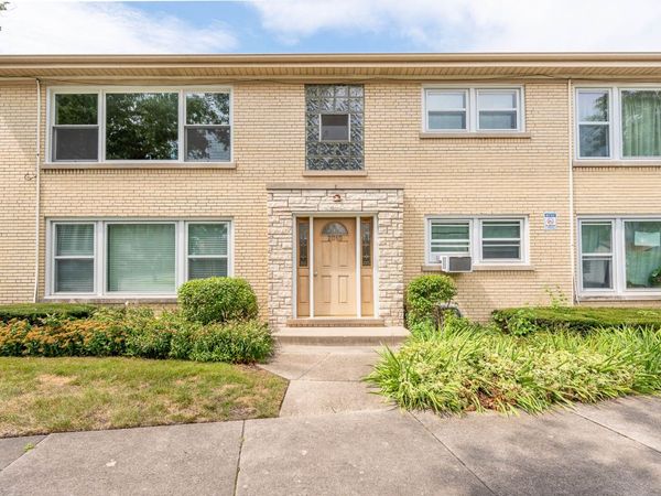 2010 S Crescent Avenue, Unit 2-C, Park Ridge, IL 60068