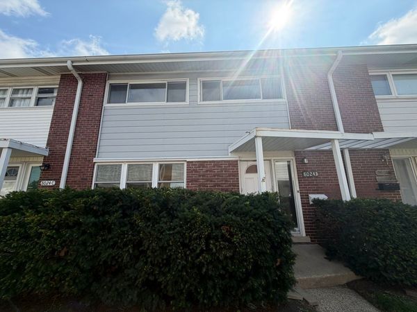 8024 W Lyons Street , Unit B, Niles, IL 60714