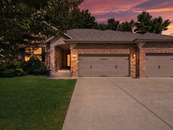 1991 N Parkway Place , Strafford, MO 65757