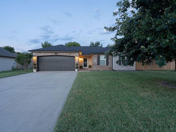 916 N Evergreen Avenue , Republic, MO 65738