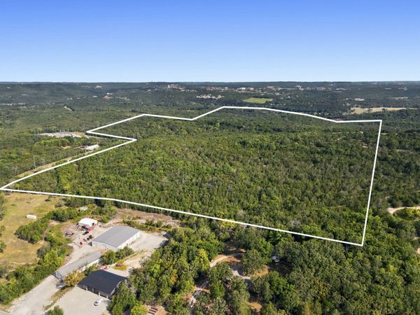 000 Critter Trail , Hollister, MO 65672