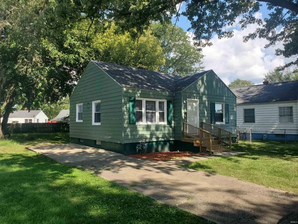 3817 Belle Vista, South Bend, IN 46619
