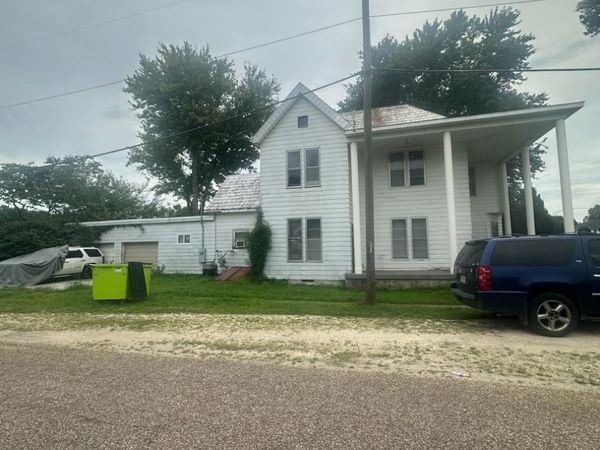 401 S Main Street , Pleasant Hill, IL 62366