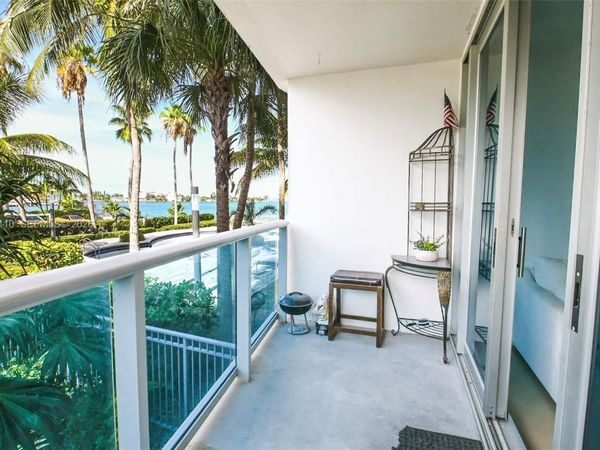 7501 E Treasure Dr , Unit 1H, North Bay Village, FL 33141