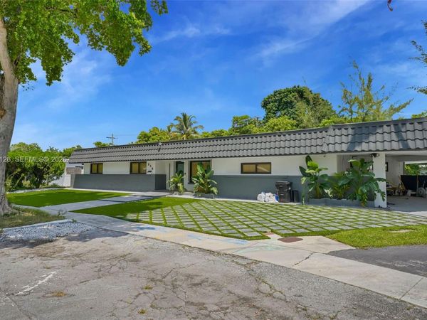 315 NE 122nd St , North Miami, FL 33161