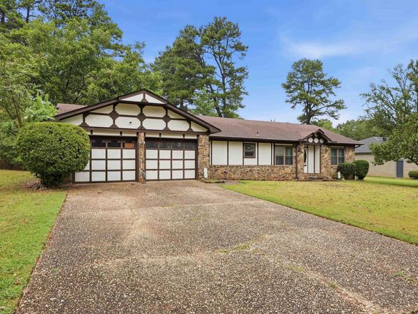 5 Club Rd, Jacksonville, AR 72076