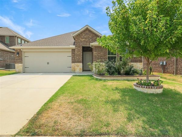 9812 Autumn Leaves Lane, Aubrey, TX 76227