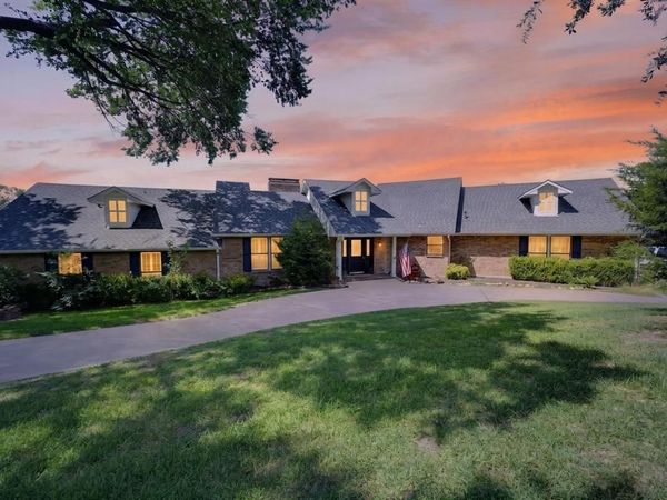12 Meadowlake Drive, Heath, TX 75032