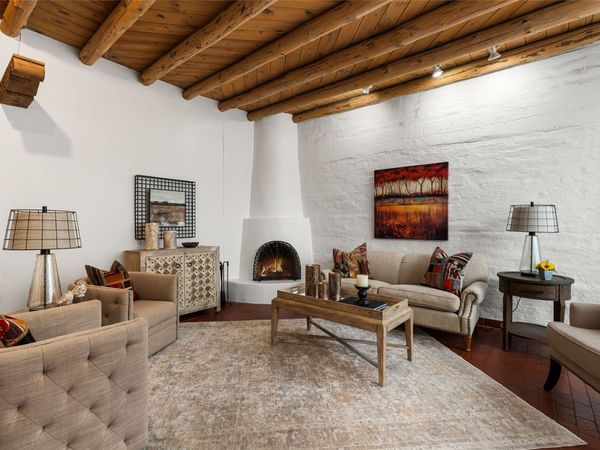 722 Bishops Lodge Road , Santa Fe, NM 87501
