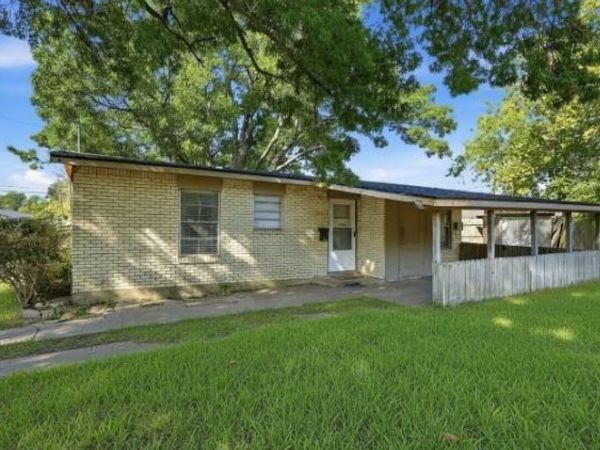 636 S Andrews Avenue, Sherman, TX 75090