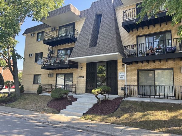 10S473 Echo Lane , Unit 12, Willowbrook, IL 60527