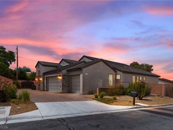 625 Robin Lane , Henderson, NV 89015